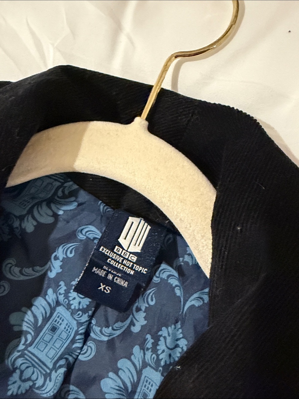 Dr Who TARDIS Hot Topic Black Trench Coat with Gold Piping and Blue Lining XS - Picture 7 of 14